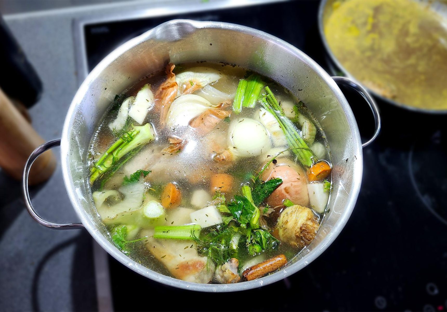 Hühnerbrühe